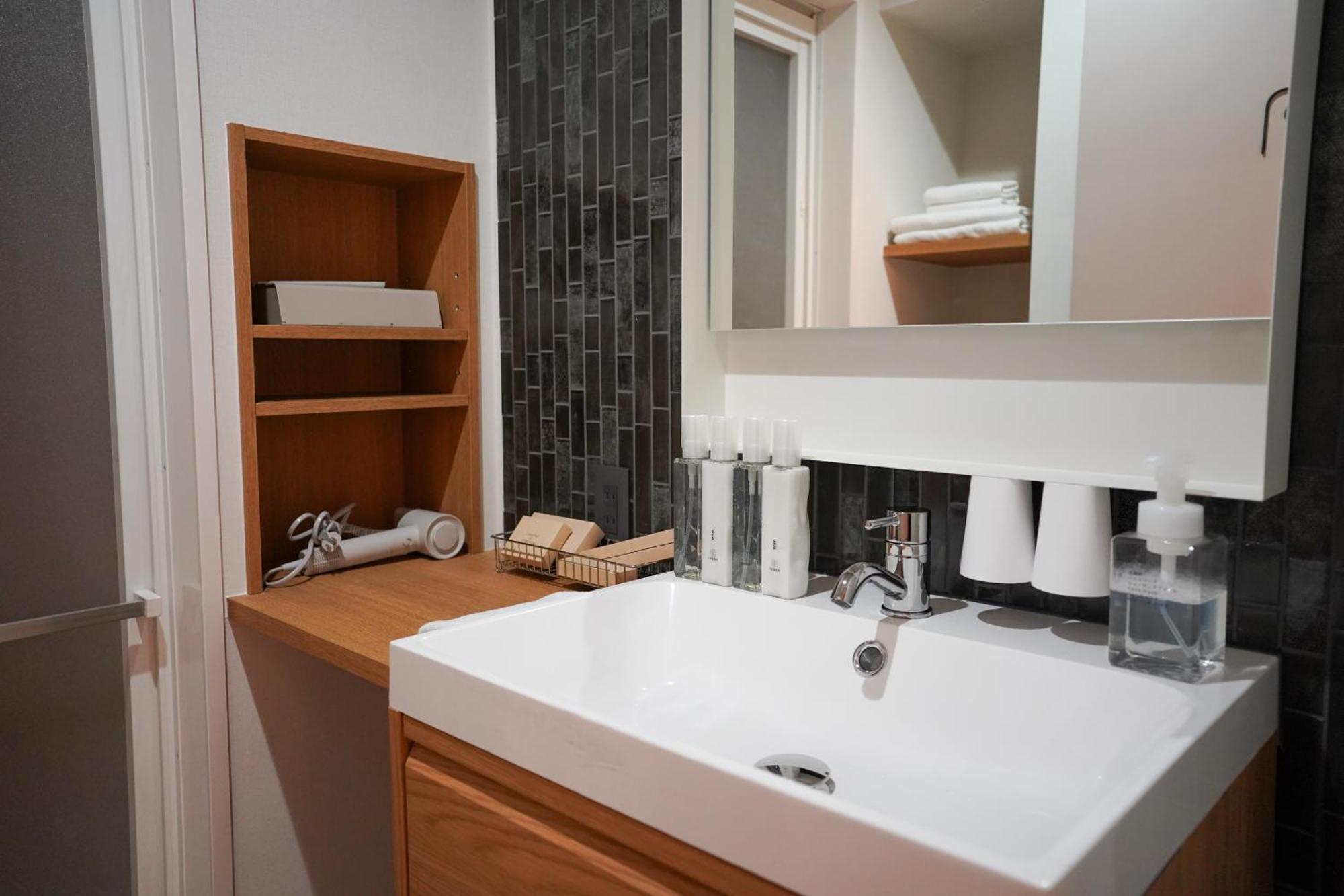 Konyamachi Guest House Kuku ทากามัตสึ ภายนอก รูปภาพ